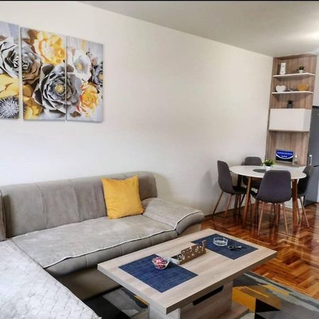 S&D Apartman Lukavica Eksteriør billede