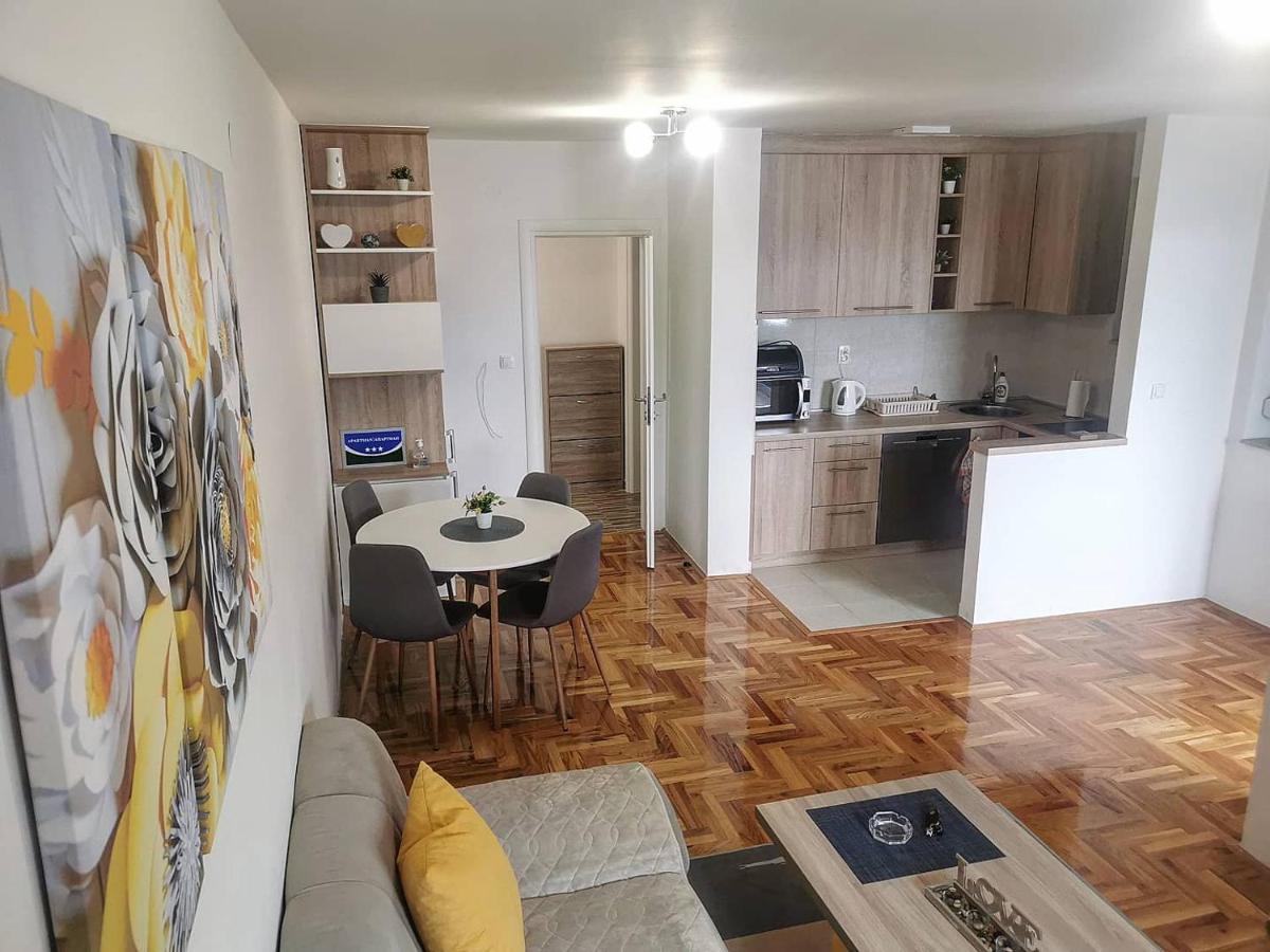S&D Apartman Lukavica Eksteriør billede
