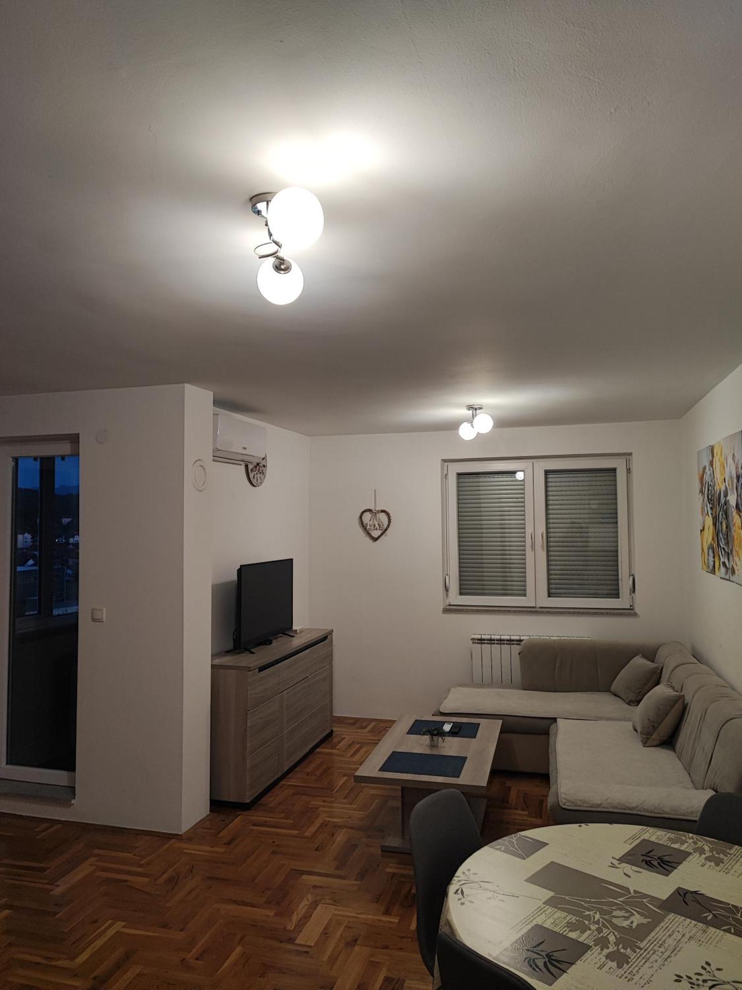 S&D Apartman Lukavica Eksteriør billede
